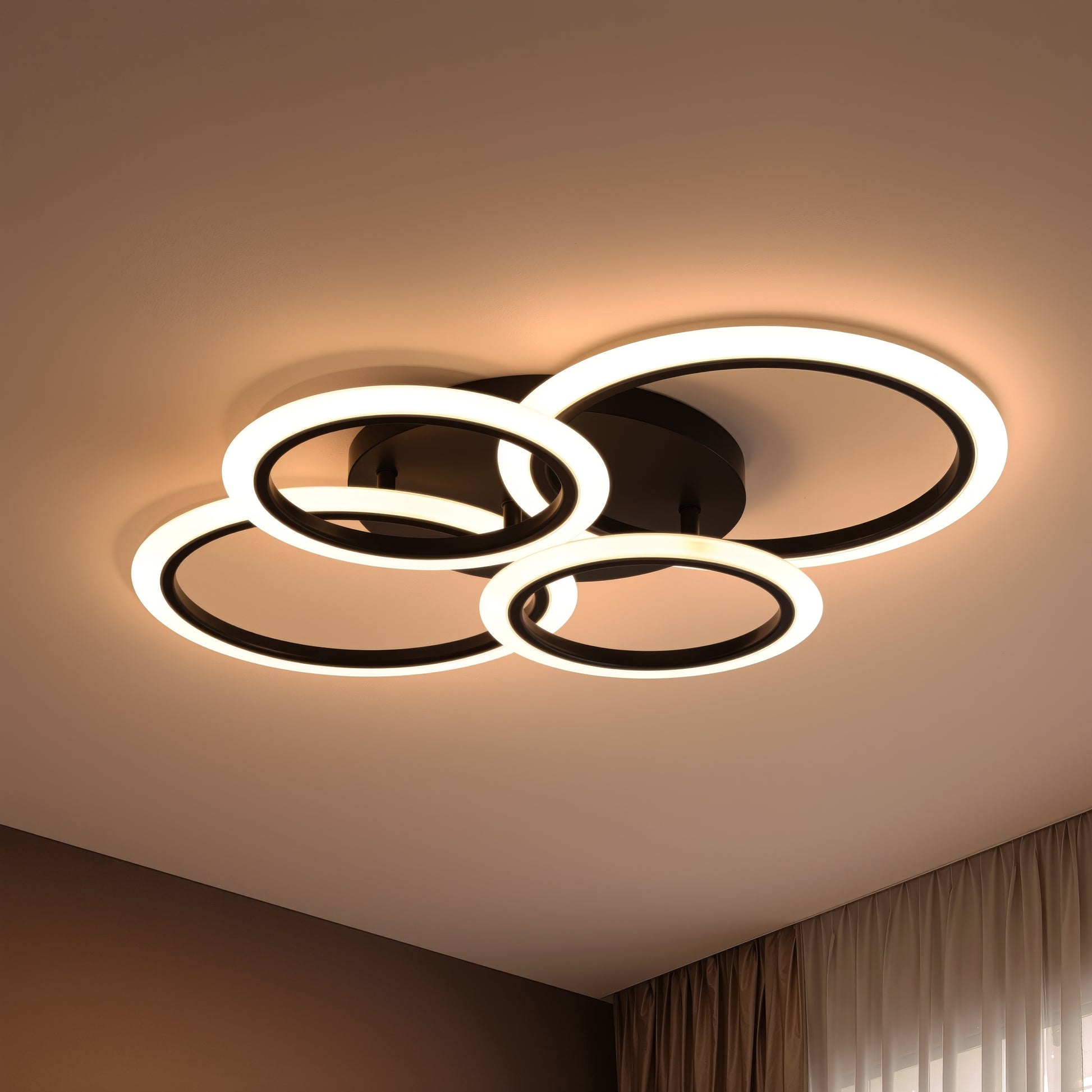 LED lustr s dálkovým ovládáním BETTY 43W, 4 kruhy, studené/teplé/neutrální světlo, stmívatelné, černé LED lustry s dálkovým ovládáním Výchozí název Alessandro Design