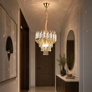 Křišťálový lustr VERSAILLES Petito 3xE14, průměr 30 cm, lesklá zlatá a bílá, nastavitelná výška, kov a křišťálové křišťálové lustry Výchozí název Alessandro Design