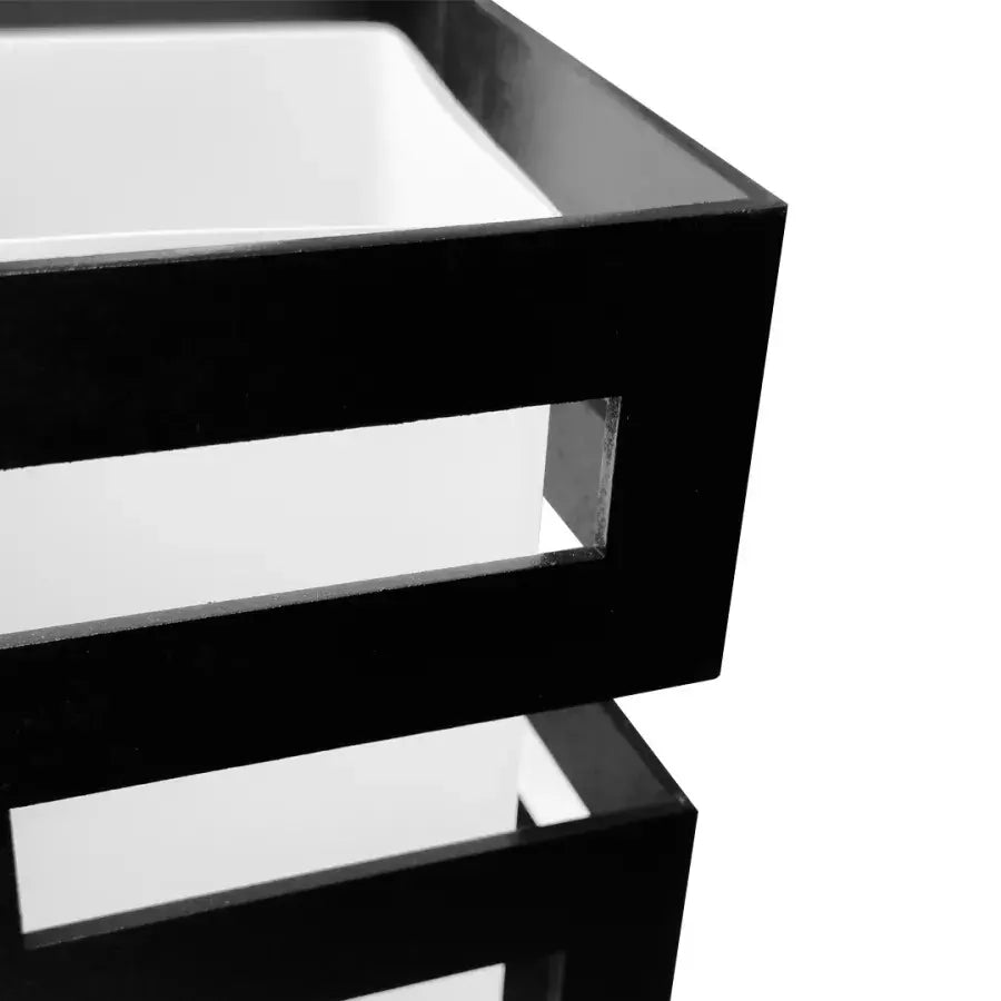 VANJA dřevěný lustr, čtvercové stínidlo, 4 X E27 patice, bílá / černá Klasické lustry Výchozí název Alessandro Design