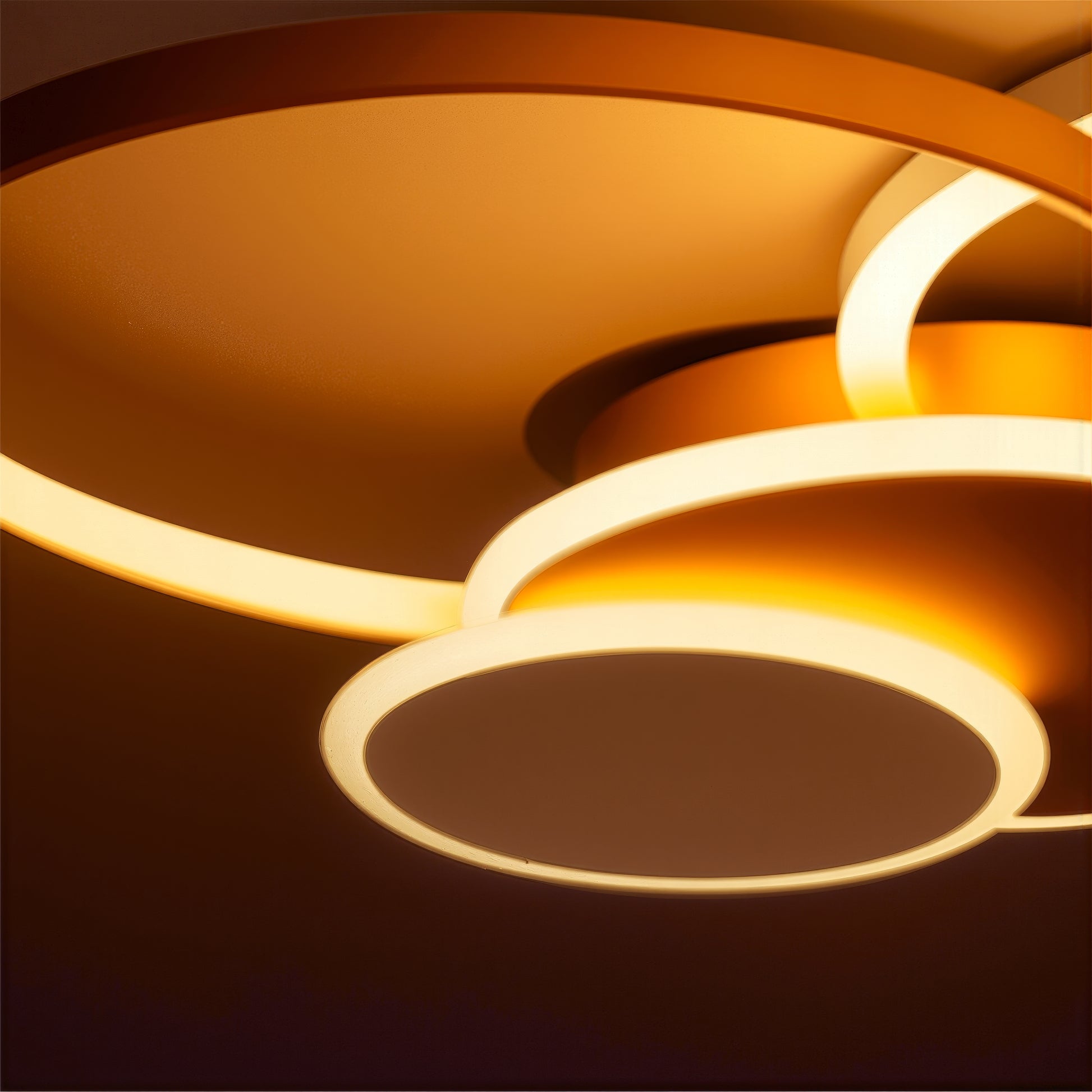 LED lustr s dálkovým ovládáním KILLIAN 80W, 4 kruhy, studené/teplé/neutrální světlo, stmívatelné, zlaté LED lustry s dálkovým ovládáním Výchozí název Alessandro Design