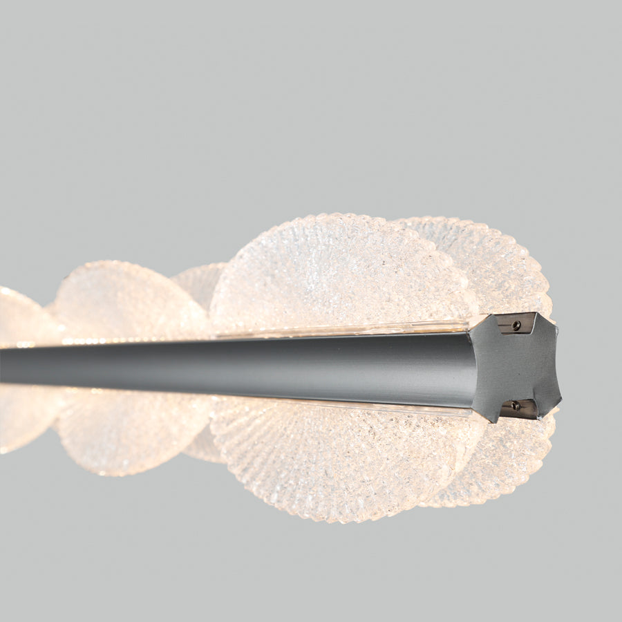 Závěsný LED lustr s dálkovým ovládáním ISOTTA 105W, studené/teplé/neutrální světlo 3000K/4000K/6000K, stmívatelné, nastavitelná výška, černá a stříbrná, kovové a křišťálové LED lustry s dálkovým ovládáním Výchozí název Alessandro Design