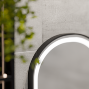 LED dotykové zrcadlo Helmut, Demister System, hodiny a teplota 45x90 cm, černý rám, kartáčovaná Marcello Funghi zrcátka Korman S Výchozí název Alessandro Design