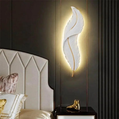 Esther LED nástěnné svítidlo, tvar klínu, 36W, 87cm Bílá/zlatá Vnitřní nástěnné svítidlo Výchozí název Alessandro Design