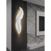 Esther LED nástěnné svítidlo, tvar klínu, 36W, 87cm Bílá/zlatá Vnitřní nástěnné svítidlo Výchozí název Alessandro Design