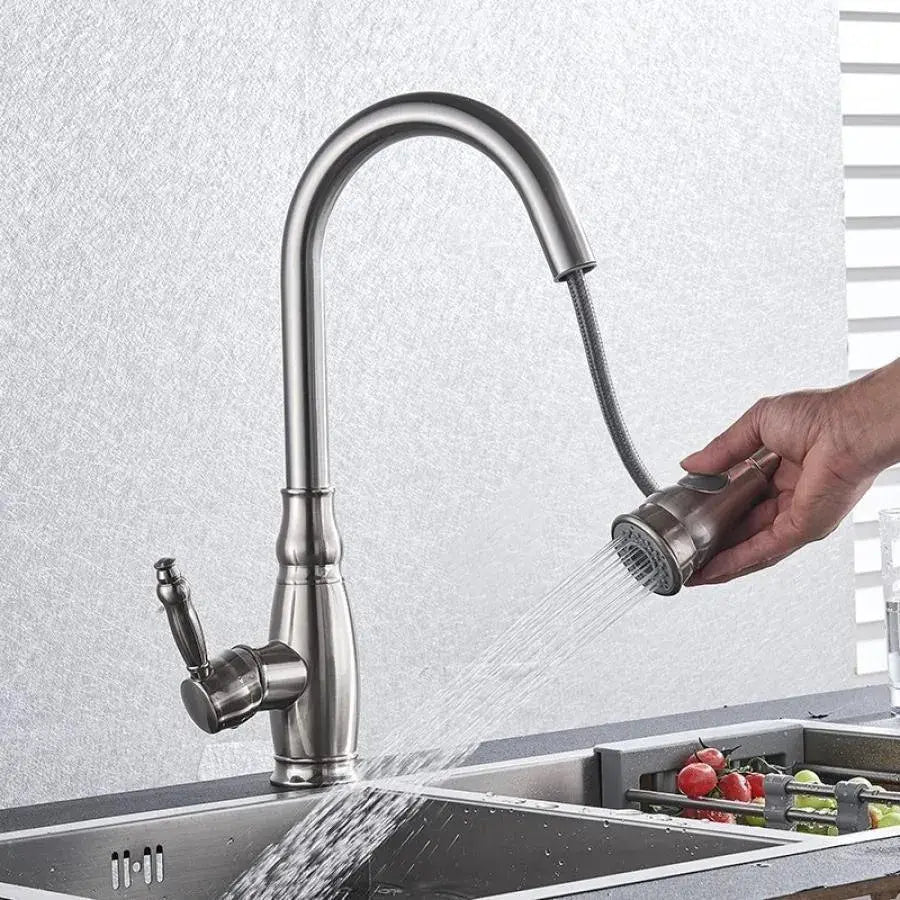 Kuchyňská baterie s výsuvnou sprchou, SUS304 nerezová ocel, satén, YSQ/105 Kuchyňské baterie Výchozí název Alessandro Design