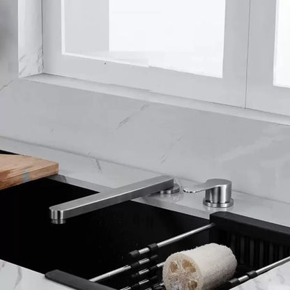Prémiová kuchyňská baterie, kartáčovaná nerezová ocel, zapuštěná Kuchyňské baterie YSQ/107 Výchozí název Alessandro Design