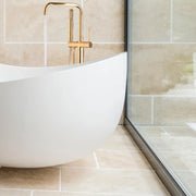 Podlahová baterie s trubkou a hadicí, sanitární mosaz, zlatá, CF2041 Baterie a sprchové sloupy Výchozí název Alessandro Design