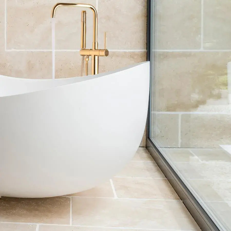 Podlahová baterie s trubkou a hadicí, sanitární mosaz, zlatá, CF2041 Baterie a sprchové sloupy Výchozí název Alessandro Design