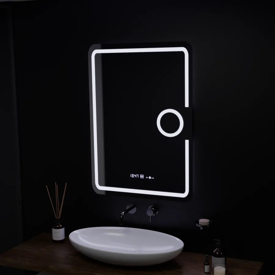 Obdélníkové LED zrcadlo, 50x70 cm, Eclat MotionGlow Marcello, systém odmlžování, hodiny a teploměr, kosmetická lupa, stmívatelná Marcello zrcadla Výchozí název Alessandro Design