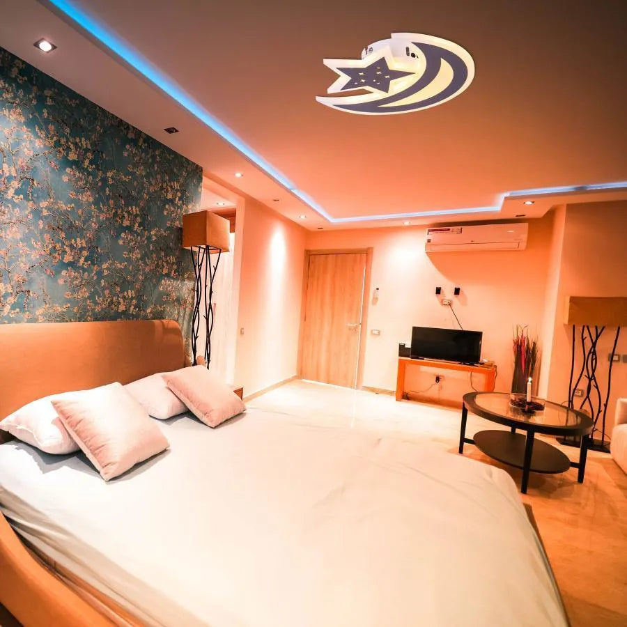 LED lustr ELLY 36W, měsíc a hvězda, studené/teplé/neutrální světlo, hnědý LED lustr Výchozí název Alessandro Design