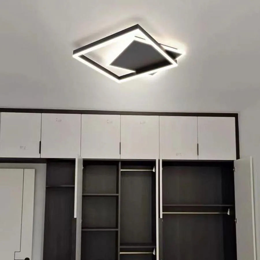 LED lustr s dálkovým ovládáním SCIOSO 104W, studené/teplé/neutrální světlo, stmívatelné, černé LED lustry s dálkovým ovládáním Výchozí název Alessandro Design
