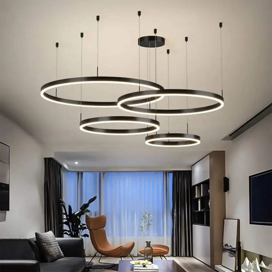 Závěsný LED lustr s dálkovým ovládáním ADELAIDA 226W, 4 kruhy, studené/teplé/neutrální světlo, stmívatelný, černý, výškově nastavitelný Moderní lustry Výchozí název Alessandro Design