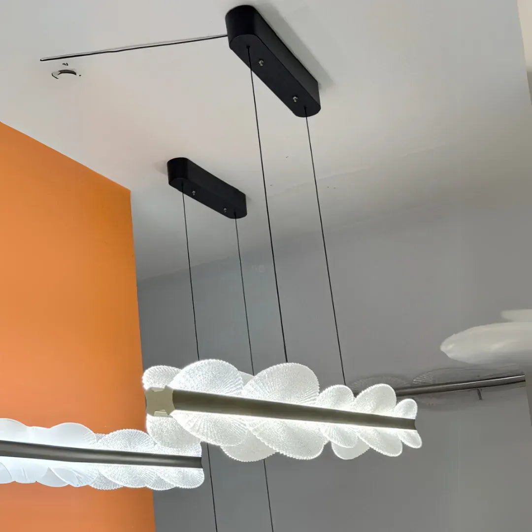 Závěsný LED lustr s dálkovým ovládáním ISOTTA 105W, studené/teplé/neutrální světlo 3000K/4000K/6000K, stmívatelné, nastavitelná výška, černá a stříbrná, kovové a křišťálové LED lustry s dálkovým ovládáním Výchozí název Alessandro Design