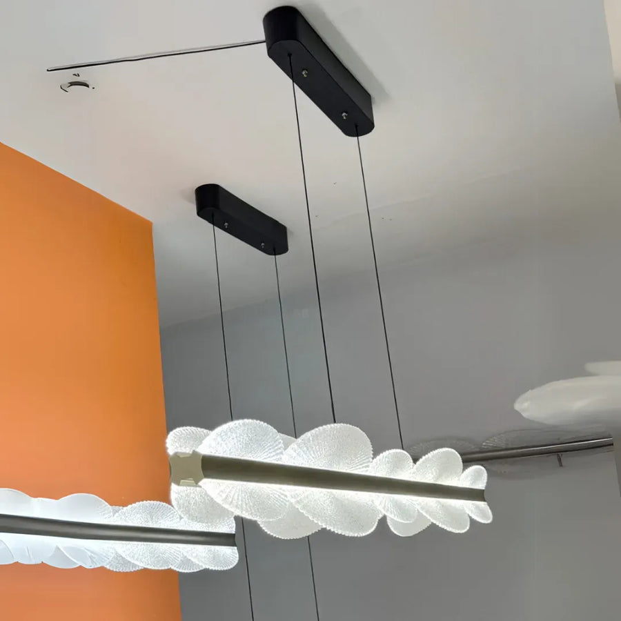 Závěsný LED lustr s dálkovým ovládáním ISOTTA 105W, studené/teplé/neutrální světlo 3000K/4000K/6000K, stmívatelné, nastavitelná výška, černá a stříbrná, kovové a křišťálové LED lustry s dálkovým ovládáním Výchozí název Alessandro Design