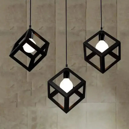 Lustr ve tvaru kostky, STRUKTUR Linear Trio, 3x E27, černý, kovový lesk Průmyslový Výchozí název Alessandro Design