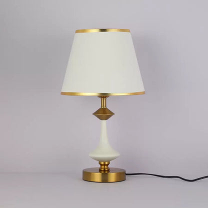 Lampa Nevaeh 1x E27 Bílé zlato Lampy a lampy Výchozí název Alessandro Design